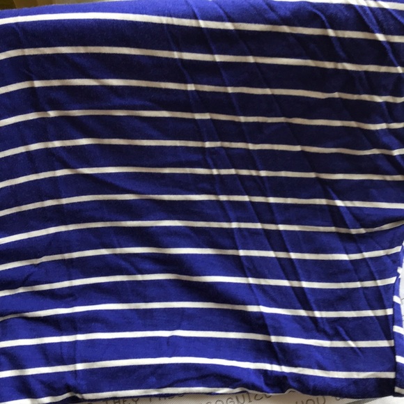 NWT! Blue & white top - Picture 5 of 5